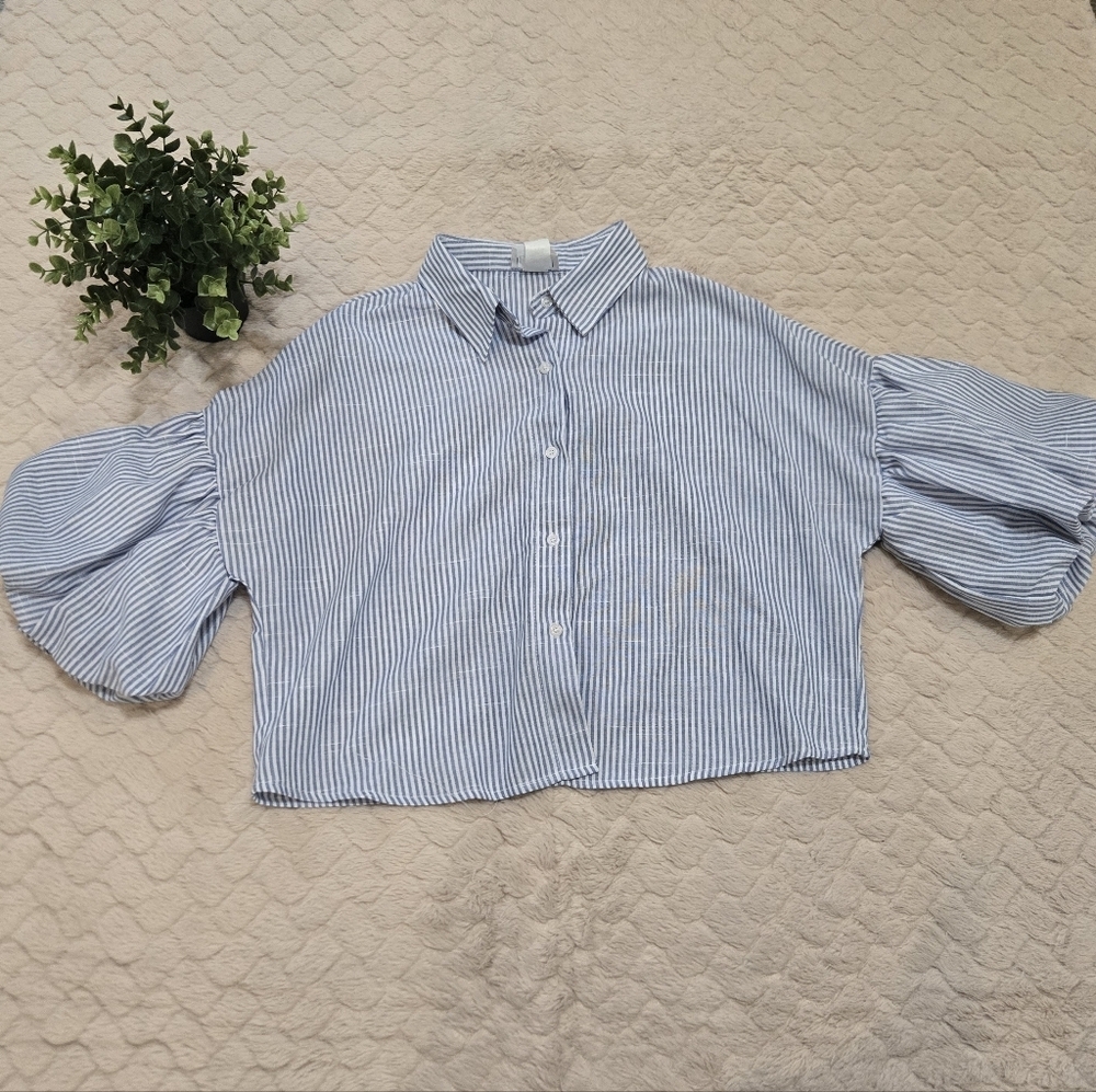 Kori America Blue and White Striped Bubble Sleeve Cropped Blouse, Size Medium